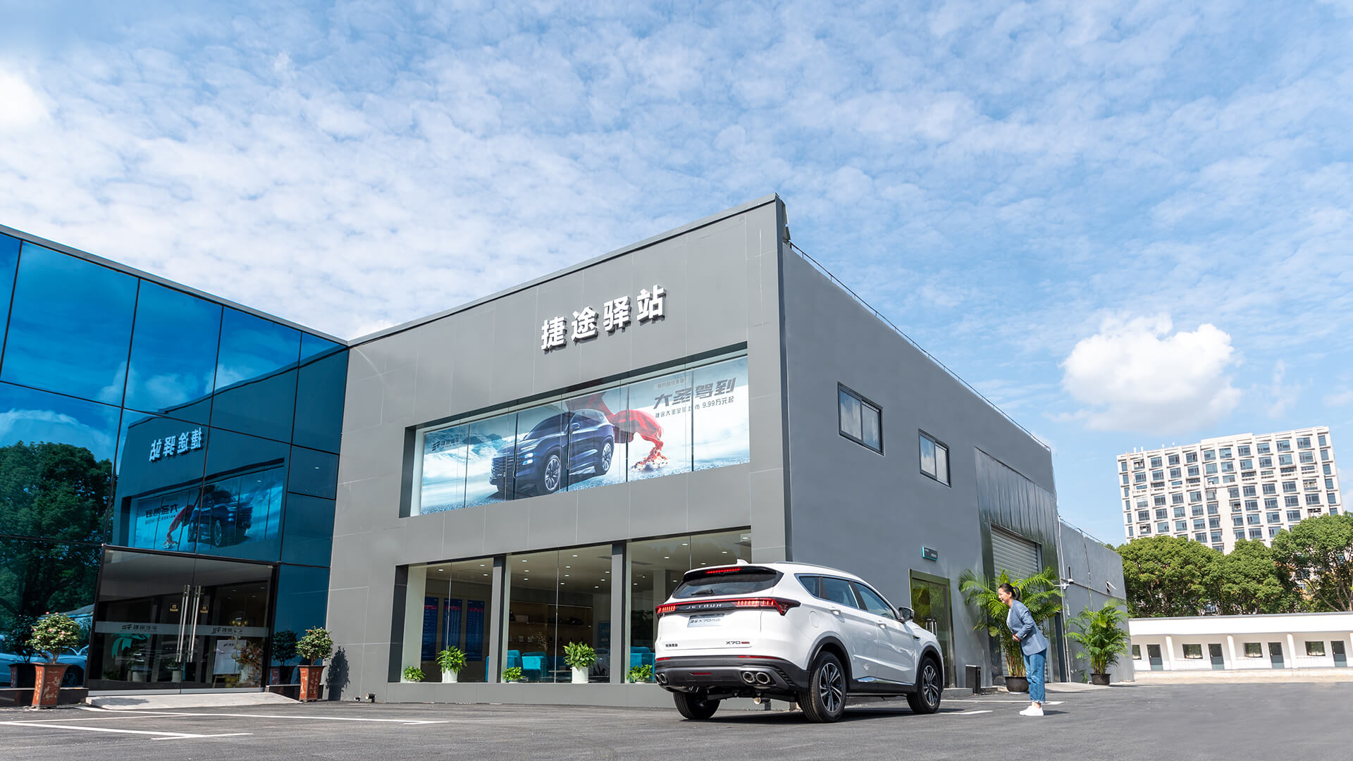 الدخول إلى صناعة مبيعات السيارات 
   